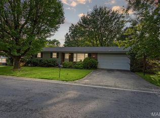 24 Cardinal Ln, Highland, IL 62249