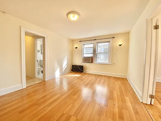 Rented by Astoria Realty | media 21