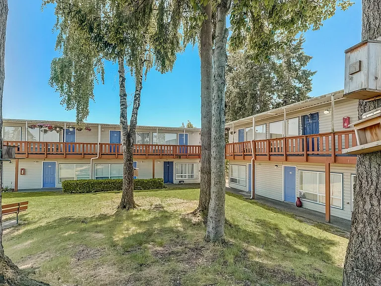 Brentwood Apartments — Photo 4