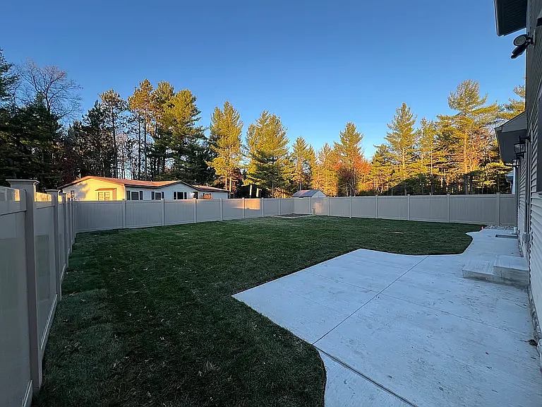 409 Knight St — Photo 11