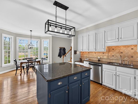 4th image of 121 Sterling Ct