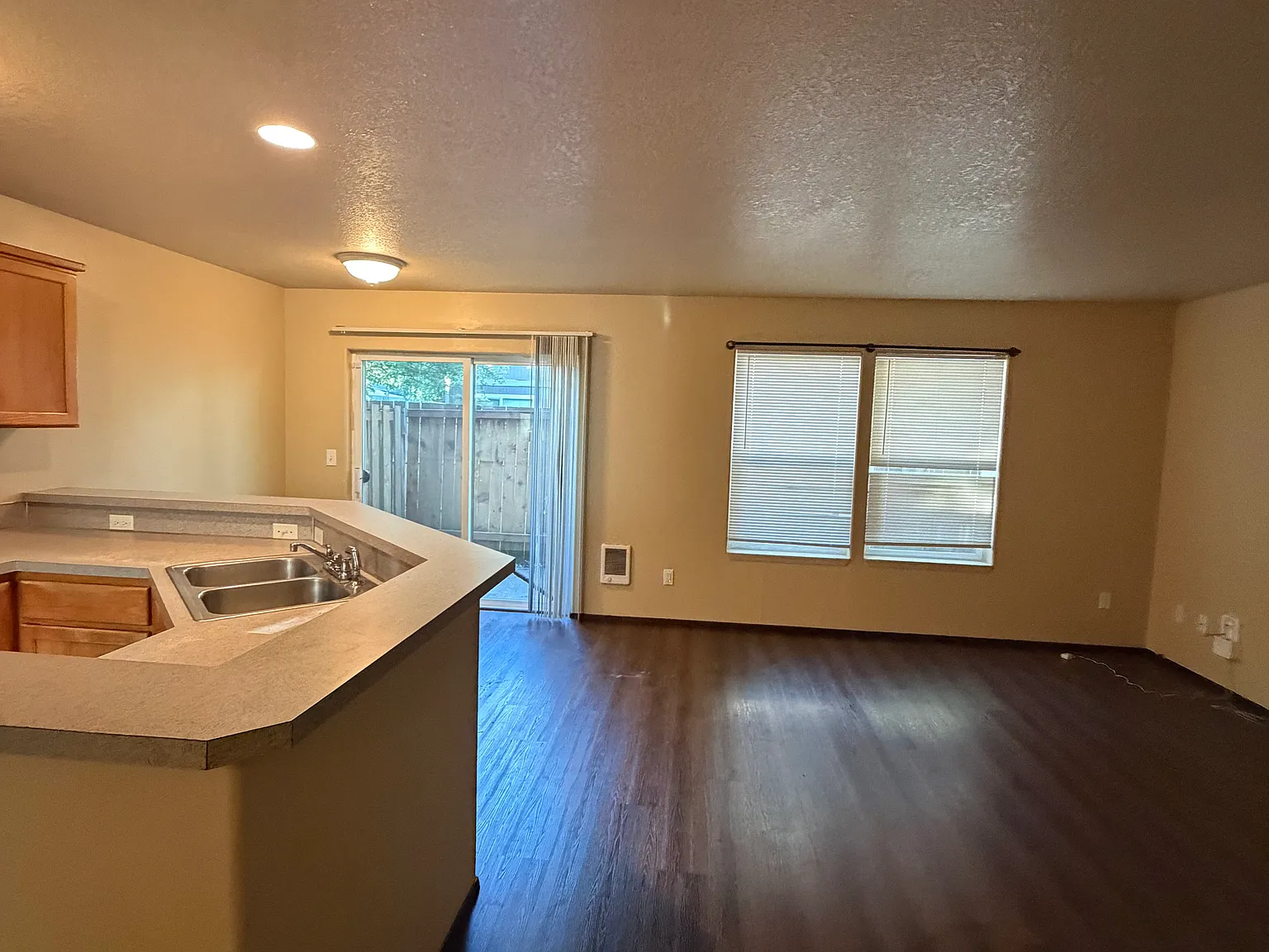 3 bed, 1.5 bath, 1720 sqft, $2,350 — Photo 3