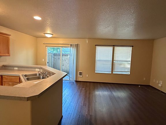 3rd image of 338 NW Connell Ave #338