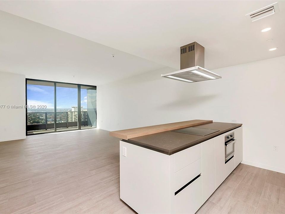 1st image of 1000 Brickell Plz Floor 11