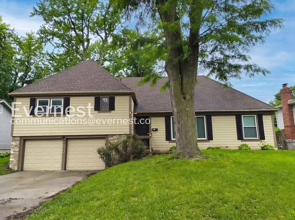 9236 Switzer St, Overland Park, KS 66214