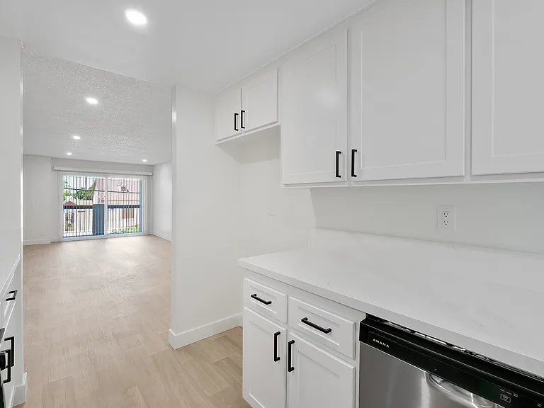 Durfee Terrace — Photo 25
