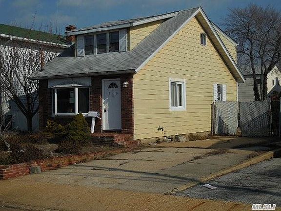 2nd image of 867 S Long Beach Ave