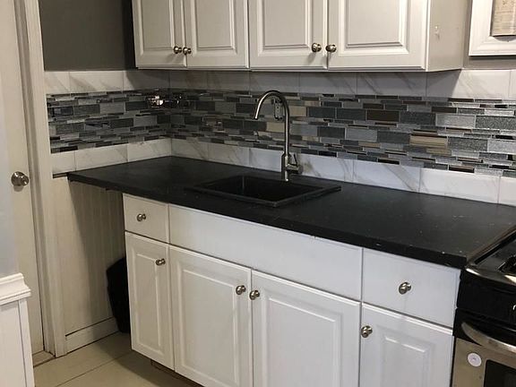 4th image of 11831 Lakeview Blvd