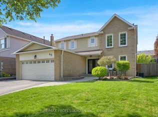 45 Resolute Cres, Whitby, ON L1P 1G9