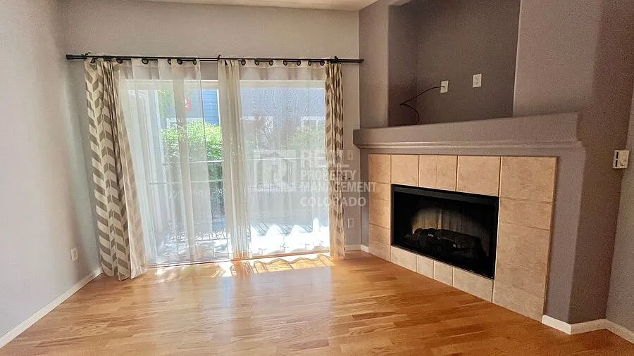 Spacious 3-Bed, 2-Bath Condo for rent with garage in Marston, Denver — Photo 4
