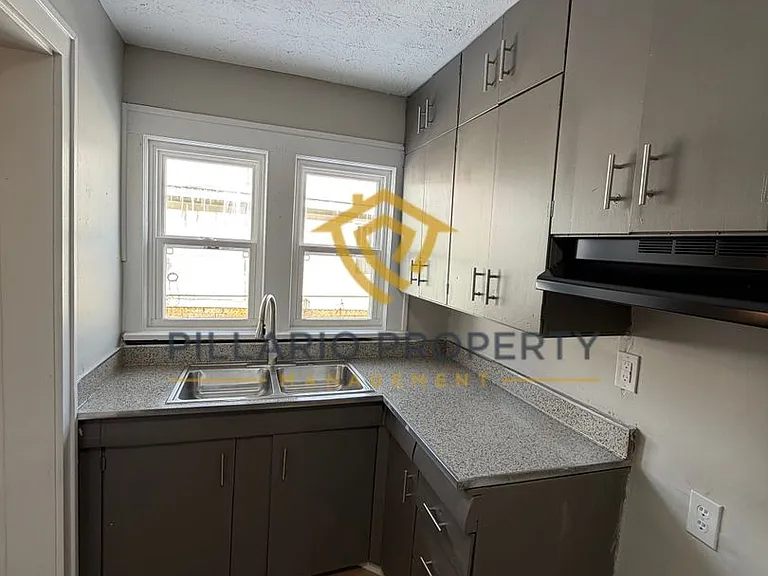 711 W 22nd St — Photo 10