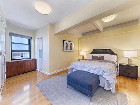 4th image of 2166 Broadway #19A