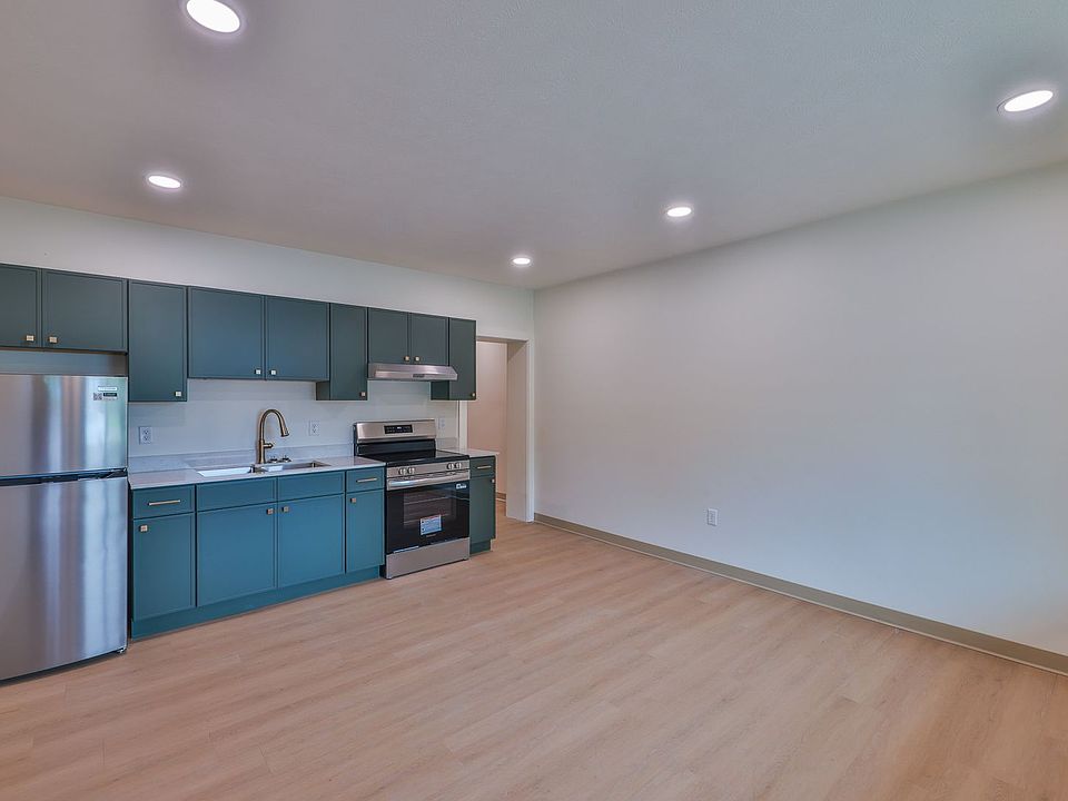 1st image of 551 Elm St #15