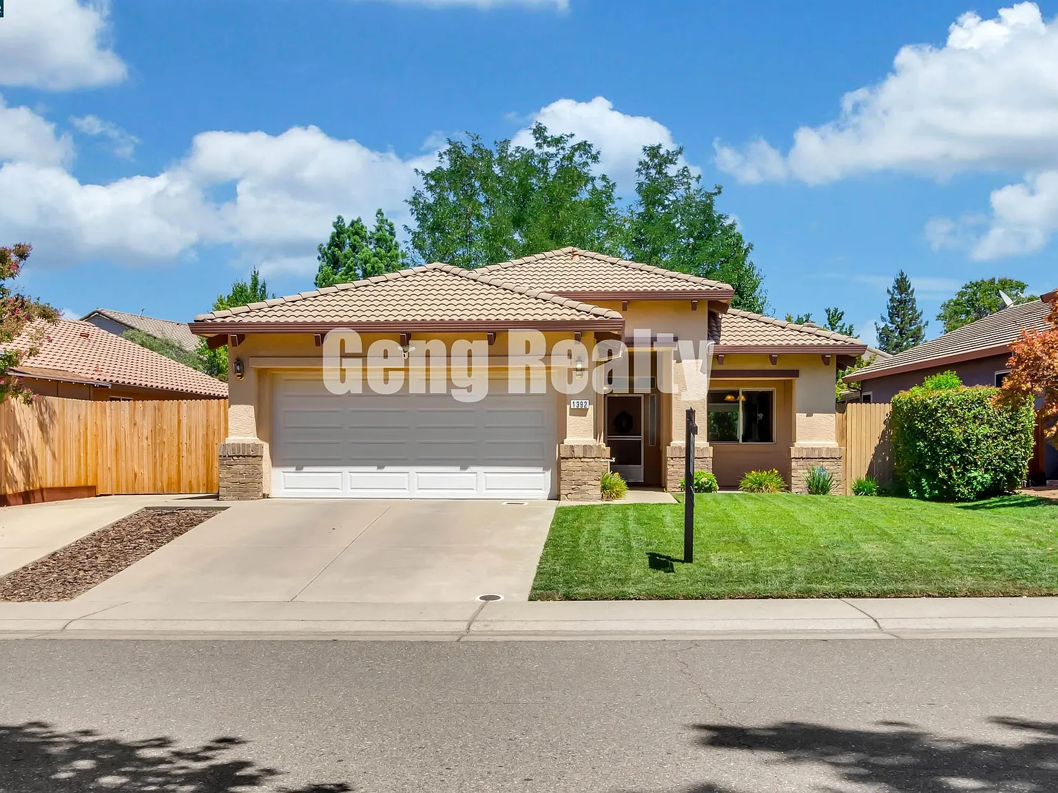 3 bed, 1327 sqft, $2,600 — Photo 1