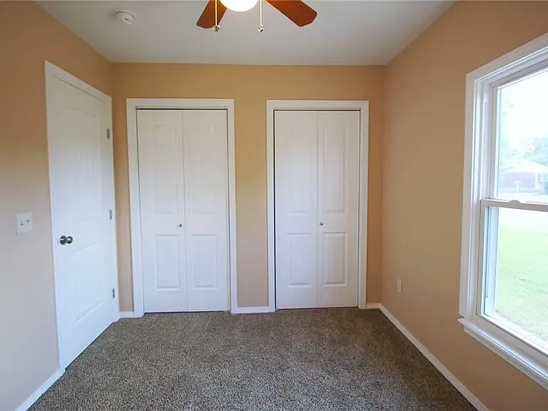 213 Cherokee Ln — Photo 14