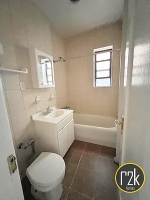 Rented by Realty 2000 Corp | media 8