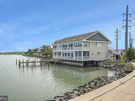 3rd image of 6206 Marsh Island Dr #8