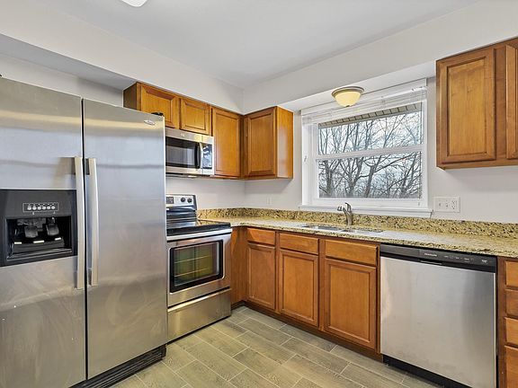 2nd image of 1982 Greenpoint Dr APT 301