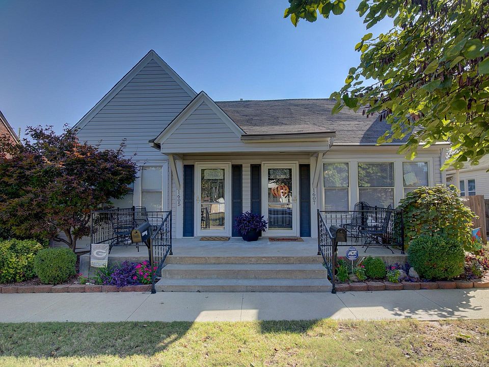 1st image of 1607 S Knoxville Ave