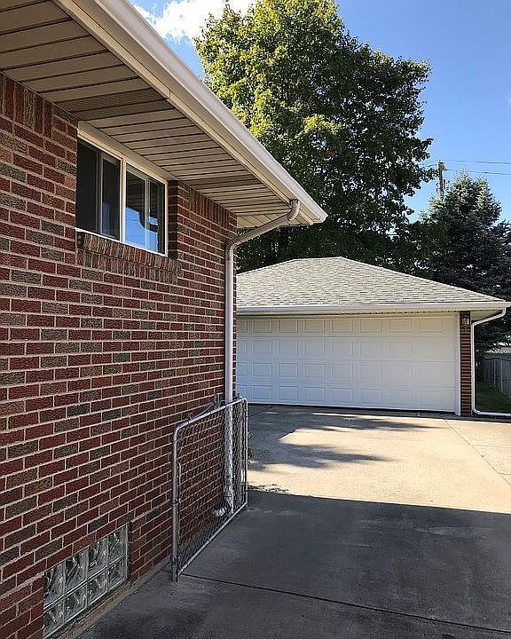 2nd image of 5933 Suzanne Dr