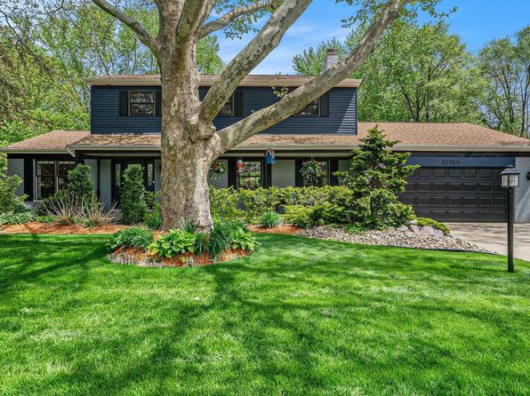 55780 Raintree Dr, Osceola, IN 46561