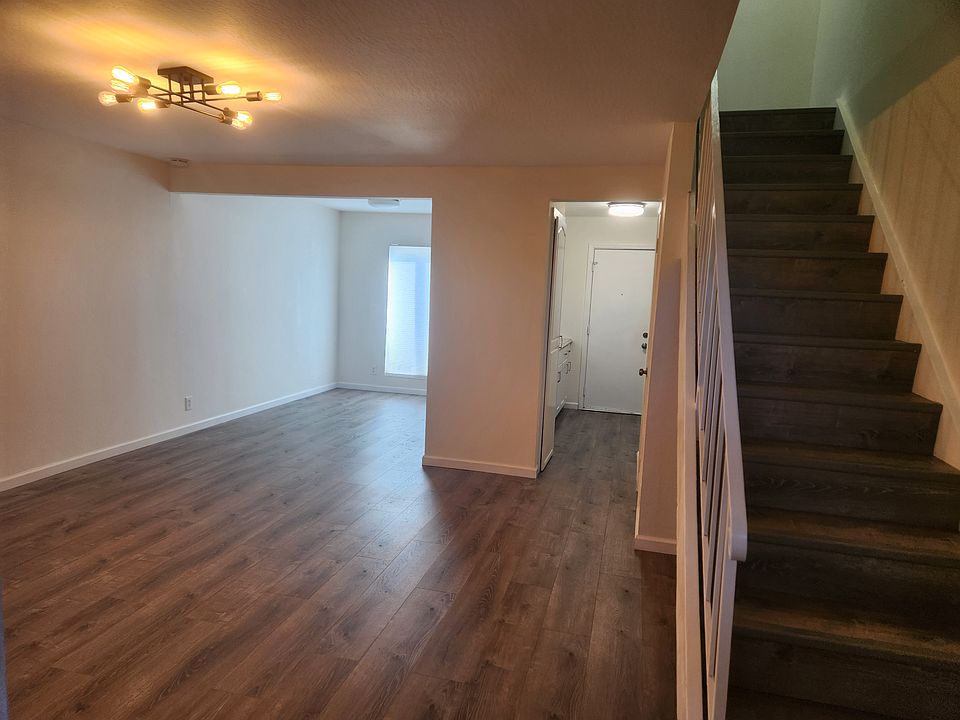 1st image of 2095C Olivera Rd