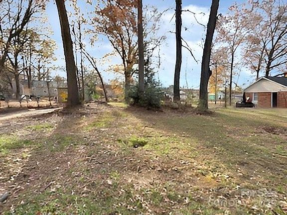 2nd image of 315 Huntsmoor Dr