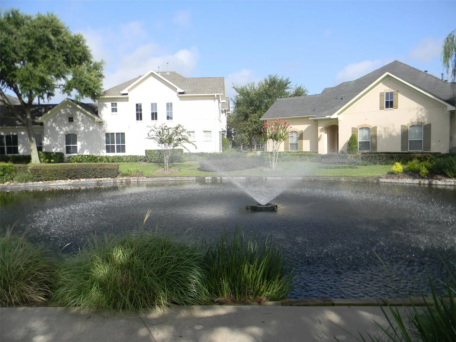 3 bed, 2.5 bath, 2687 sqft, $2,750 — Photo 3