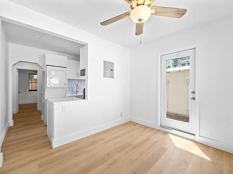 412 SE 16th St #6A — Photo 11