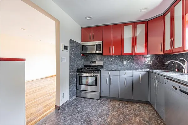 Sold by Remax Edge | media 29