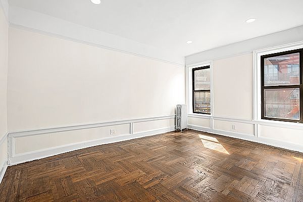 1st image of 396 Montgomery St APT 3A