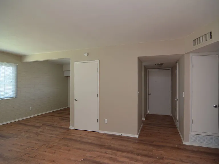 1852 S Norris Ave — Photo 2