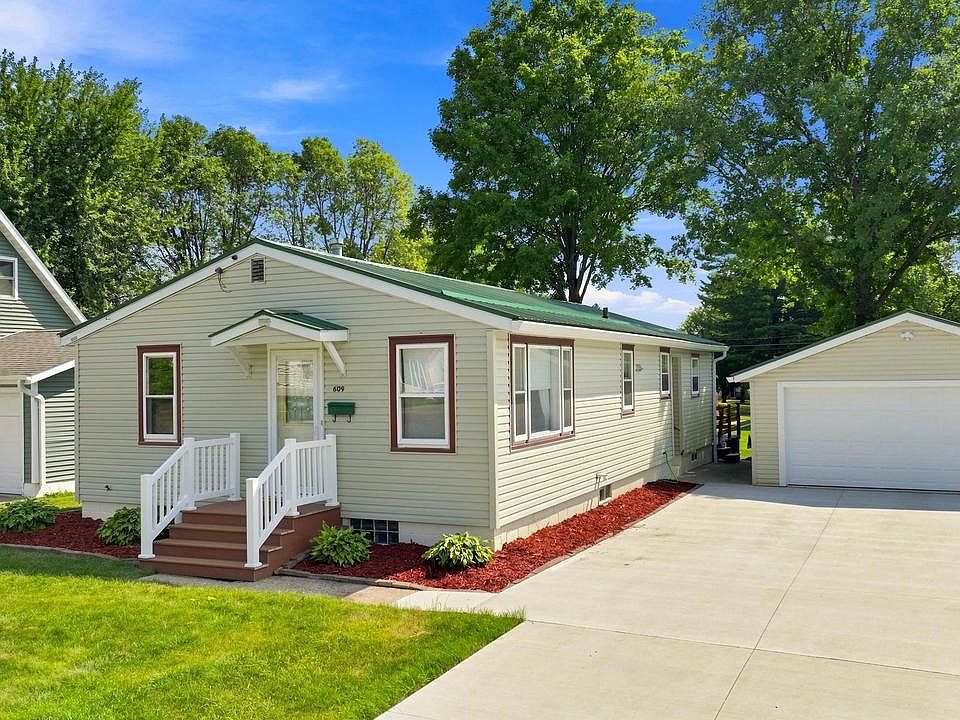 1st image of 609 N ASH AVENUE