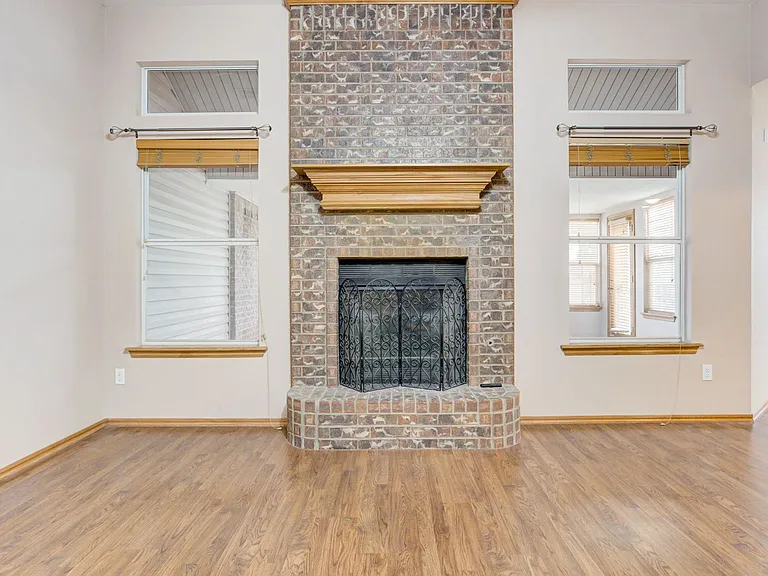 605 Eastview Dr — Photo 8