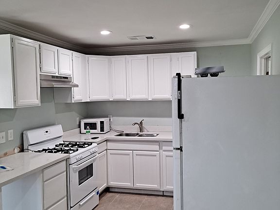 2nd image of 3645 W Loyola Dr