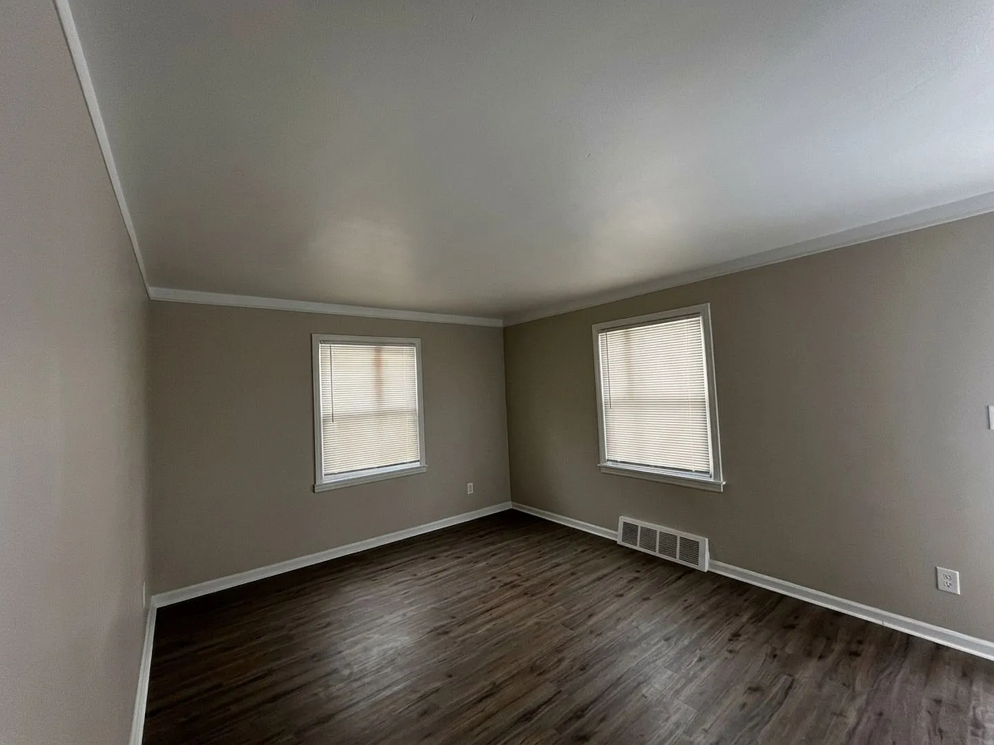 This beautifully updated 3-bedroom, 1-bath single-family home is ready for move-in! — Photo 3