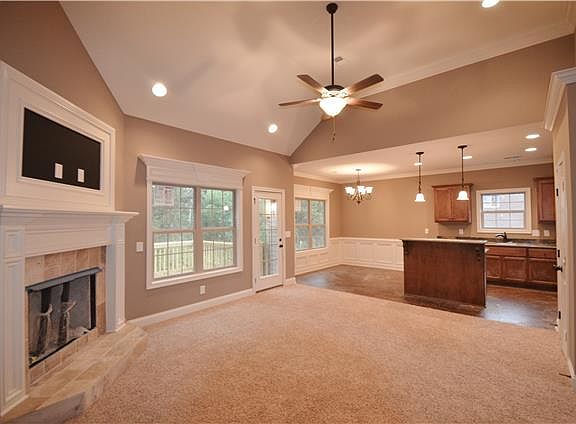 4th image of 814 Manner Ln #15-lot 15