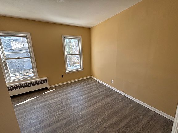 4th image of 137 Ridgewood Ave #2