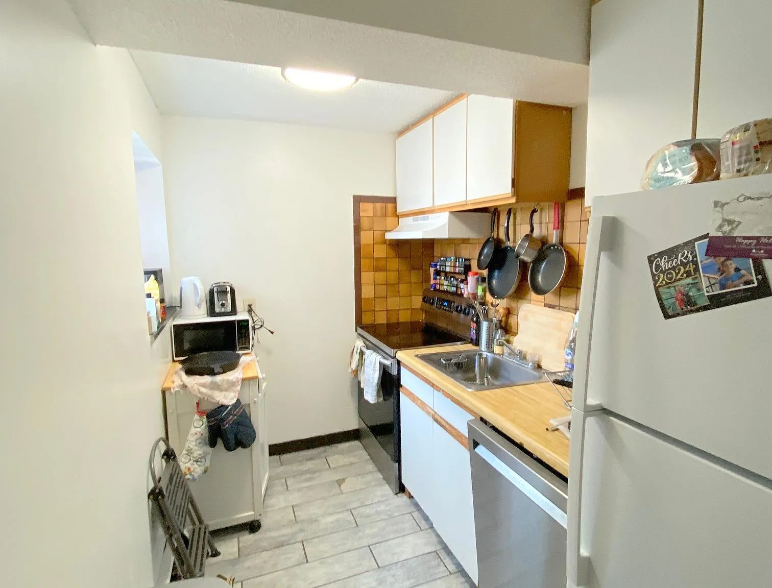 3 bed, 1300 sqft, $4,500 — Photo 3