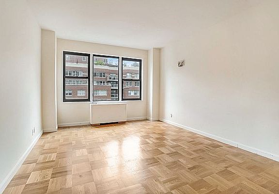 4th image of 355 E 72nd St APT 10H