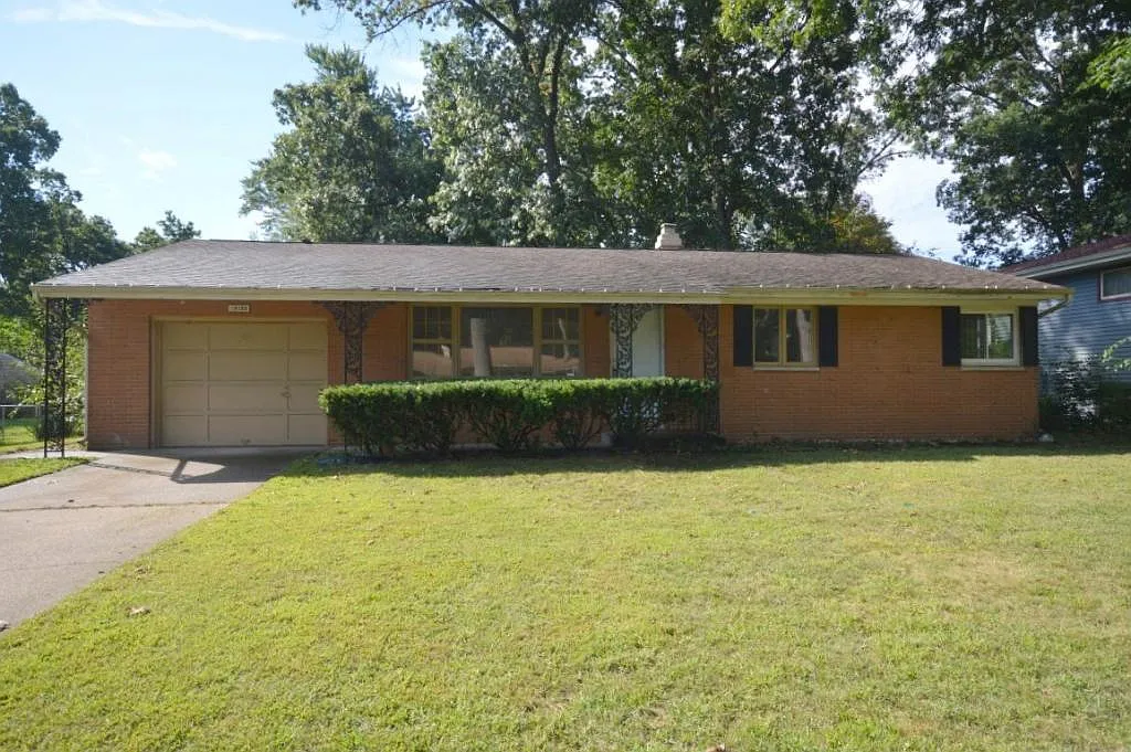 19280 Dresden Dr photo 1