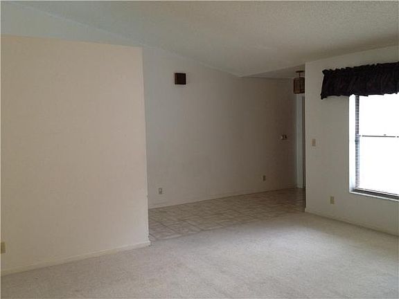 4th image of 1600 NW 100th Ter