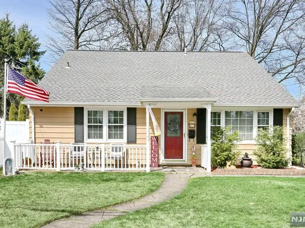 47 Dora Ave, Waldwick, NJ 07463