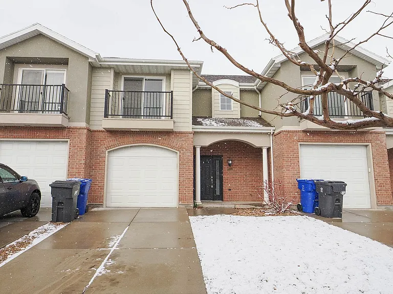 1485 N June St — Photo 2