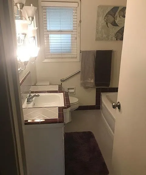 1171 Clarendon St — Photo 7