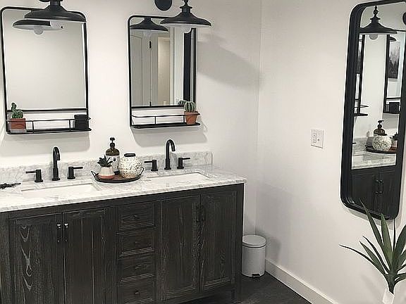 Master Sink w/ Marble Top