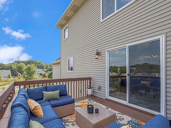 3rd image of 3914 Sidehill Ct