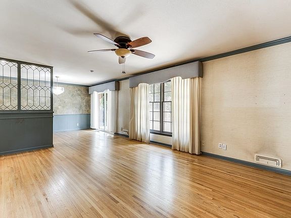 4th image of 604 N Saint James Pl