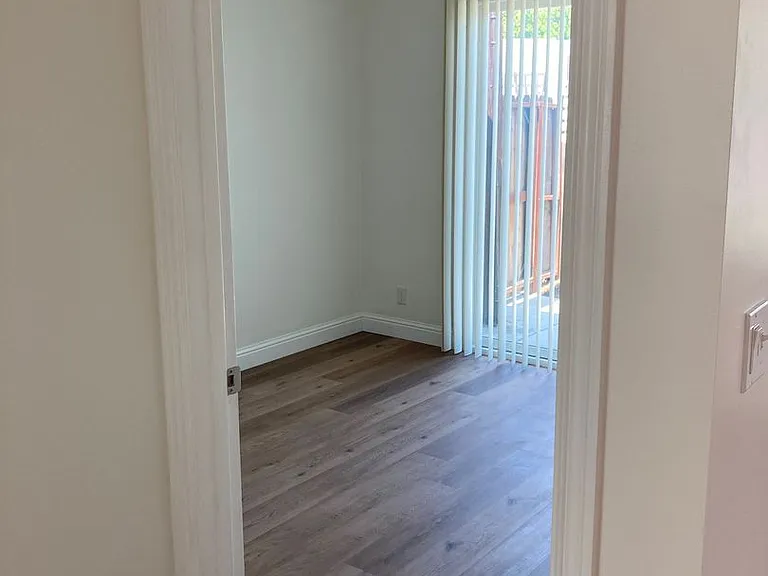 1424 Encino Ave — Photo 10