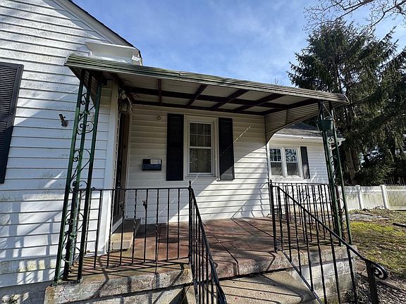 2nd image of 502 Shore Rd